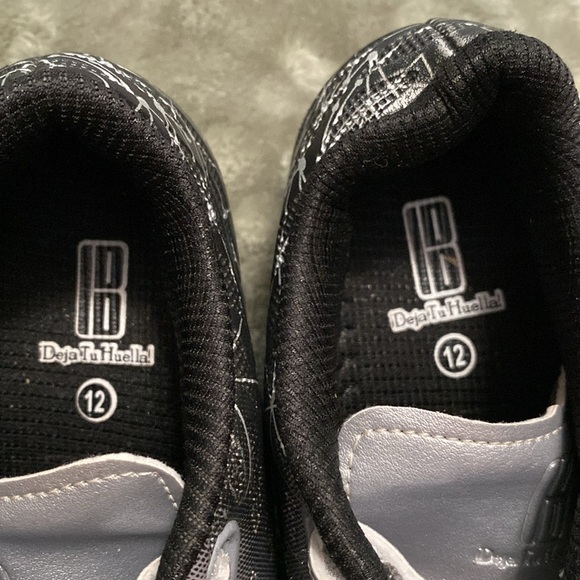 Kids' Silver and Black Athletic Cleats - Picture 3 of 5